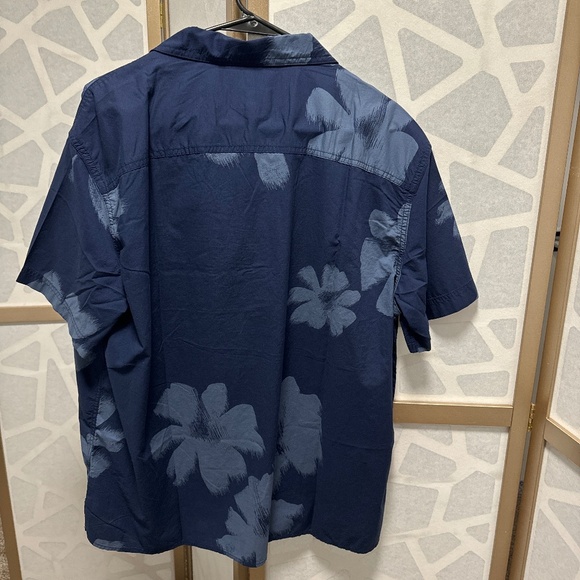NWT American Eagle Men Floral Button-Up Poolside Shirt Size Medium - Picture 10 of 10